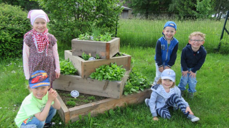 Kindergarten Gastern mit Gemüsepyramide