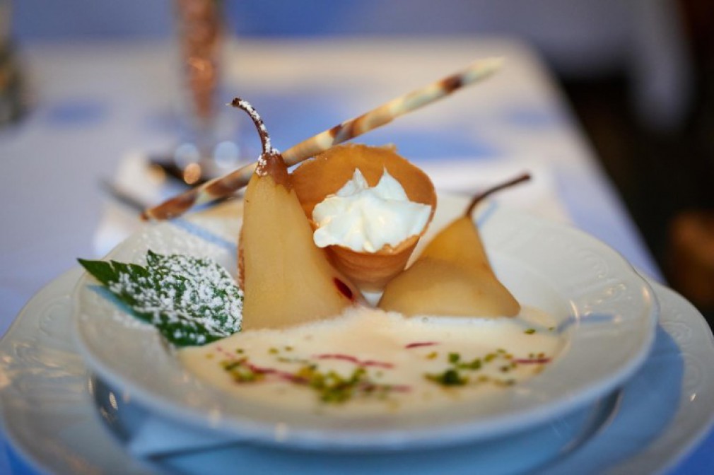 Mostbirnen­kompott mit Nusslikör­creme - So schmeckt NÖ