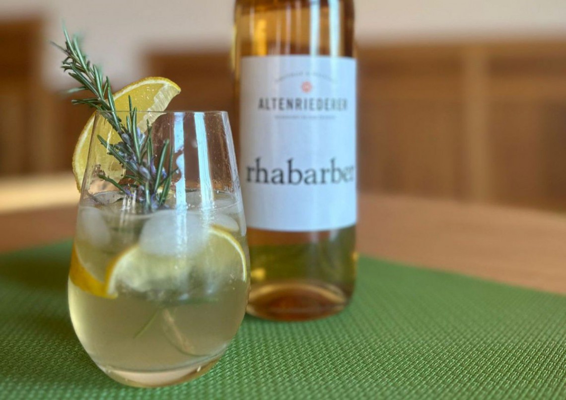 rhabarber-spritz-alkoholfrei-1-_klein