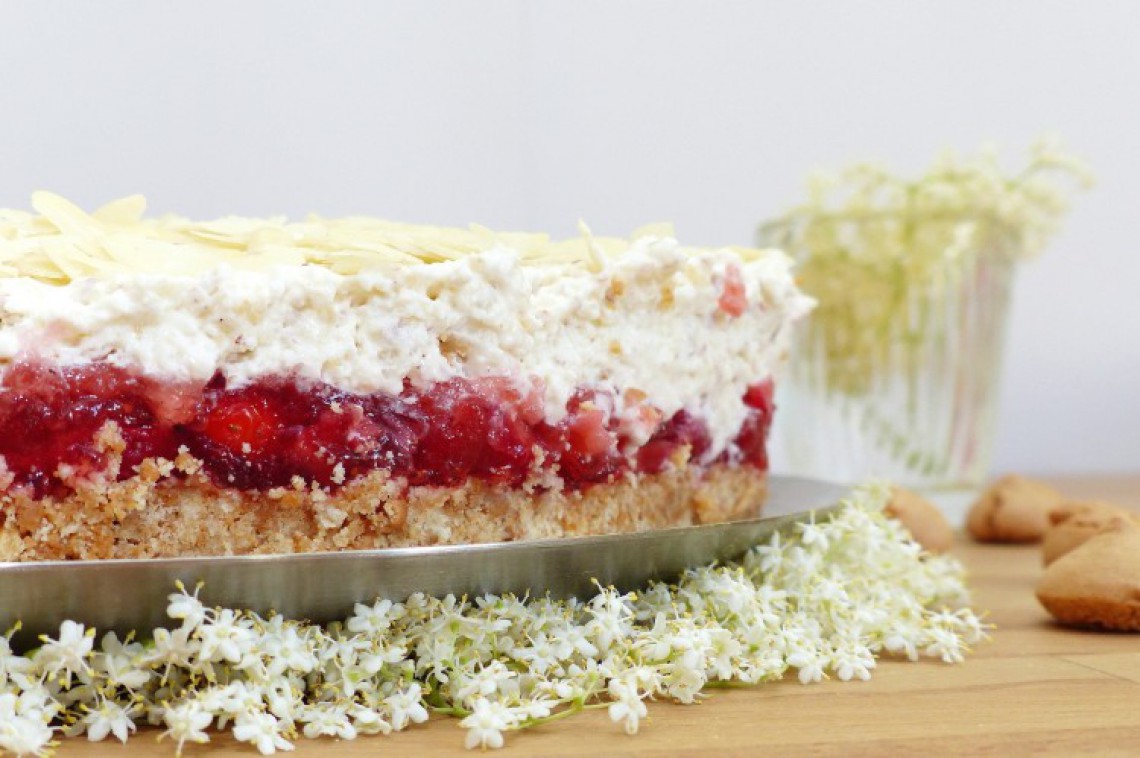 Kuchen mit Holunderblüten