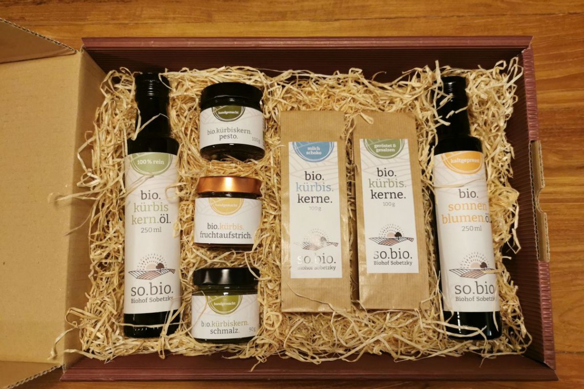 Biohof Sobetzky Geschenkbox mit hofeigenen Produkten