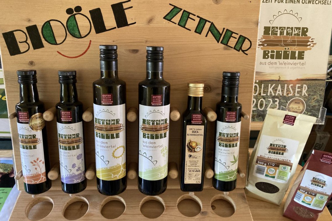 Biohof Zetner Öl Board mit Produkten