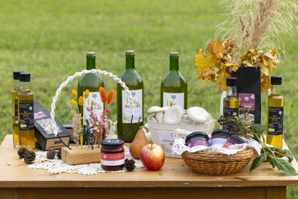Tisch mit Produkten vom Hadahof