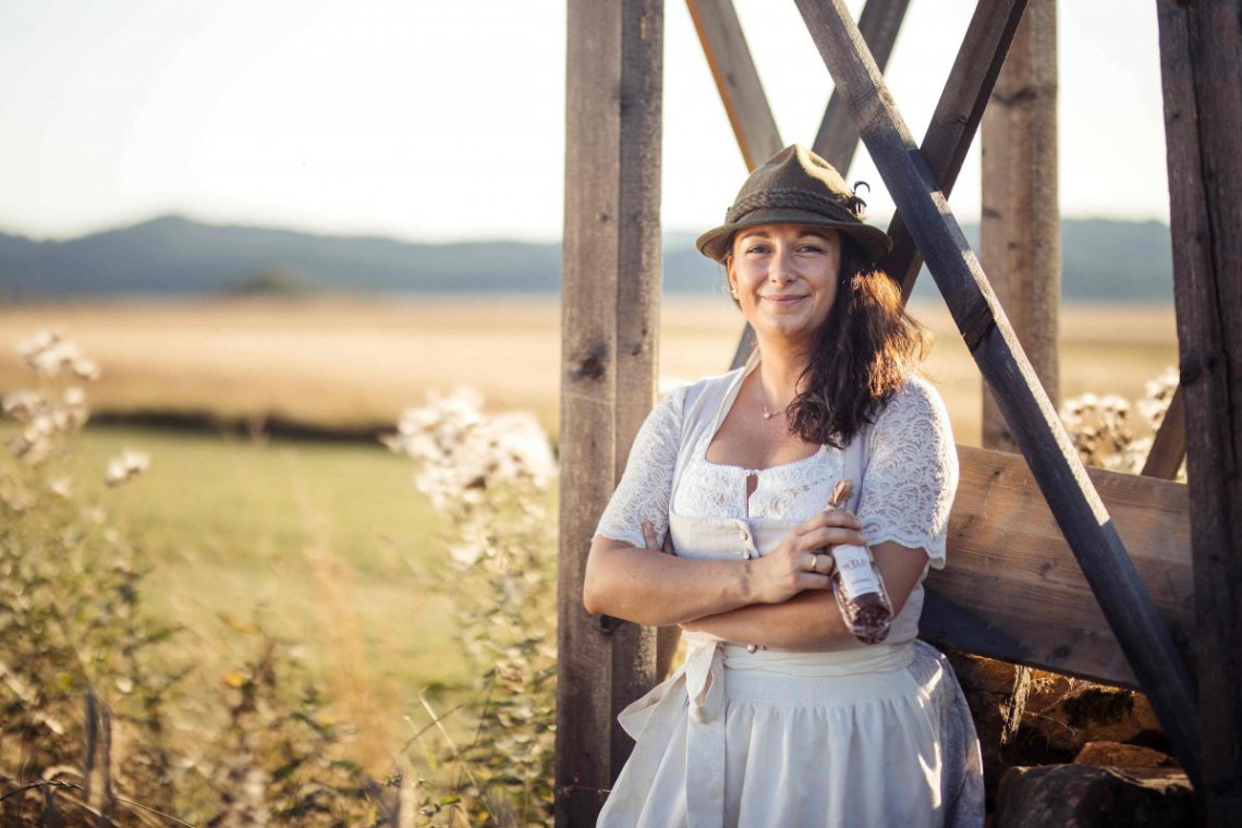 Wildviertel, Verena Rosenkranz vor Hochsitz