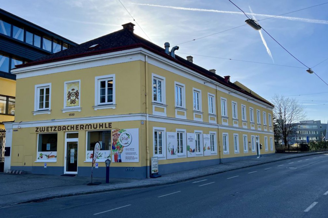 Das Dirndl Wagram, Gesch&auml;ftsansicht au&szlig;en