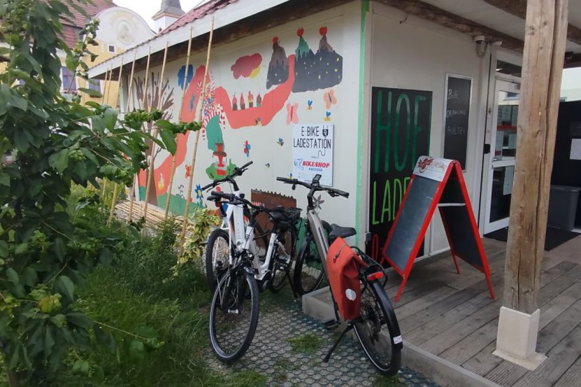 Biobox Hofladen St. Veith Berndorf, E-Bike-Ladestation