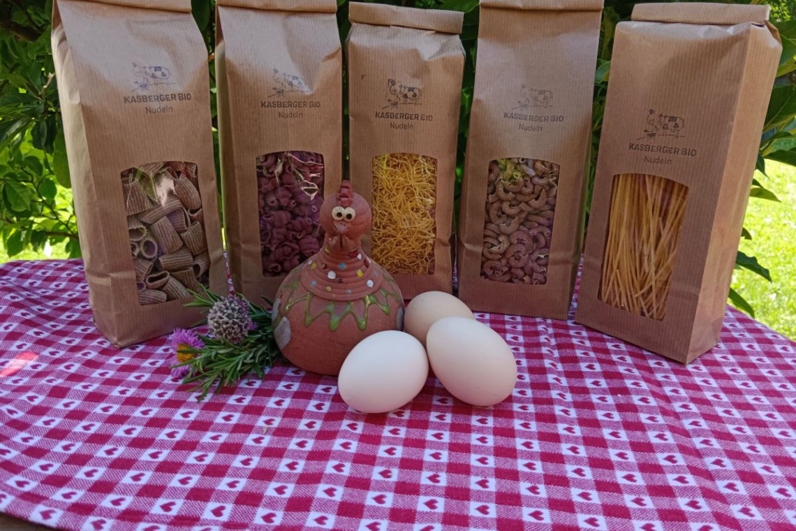 Mei G´schäft, Produktfoto Bionudeln am Tisch