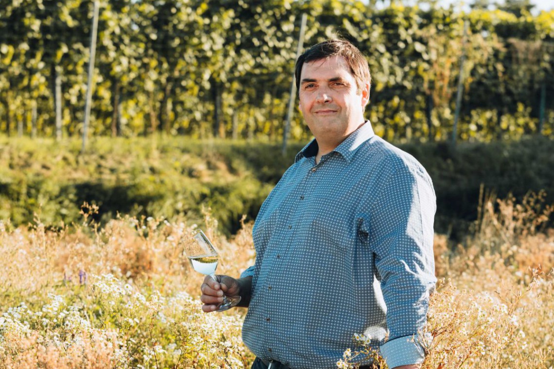 Rudolf Hofmann mit Weinglas