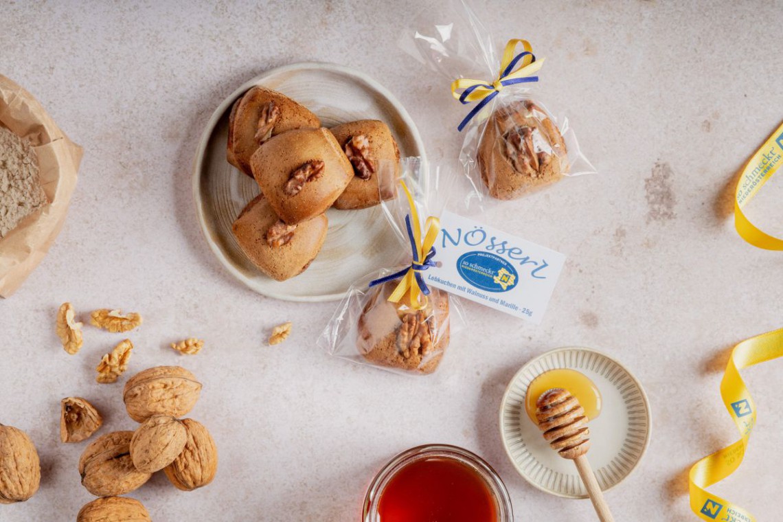 Lebkuchen von Anni Klima mit Nussf&uuml;llung
