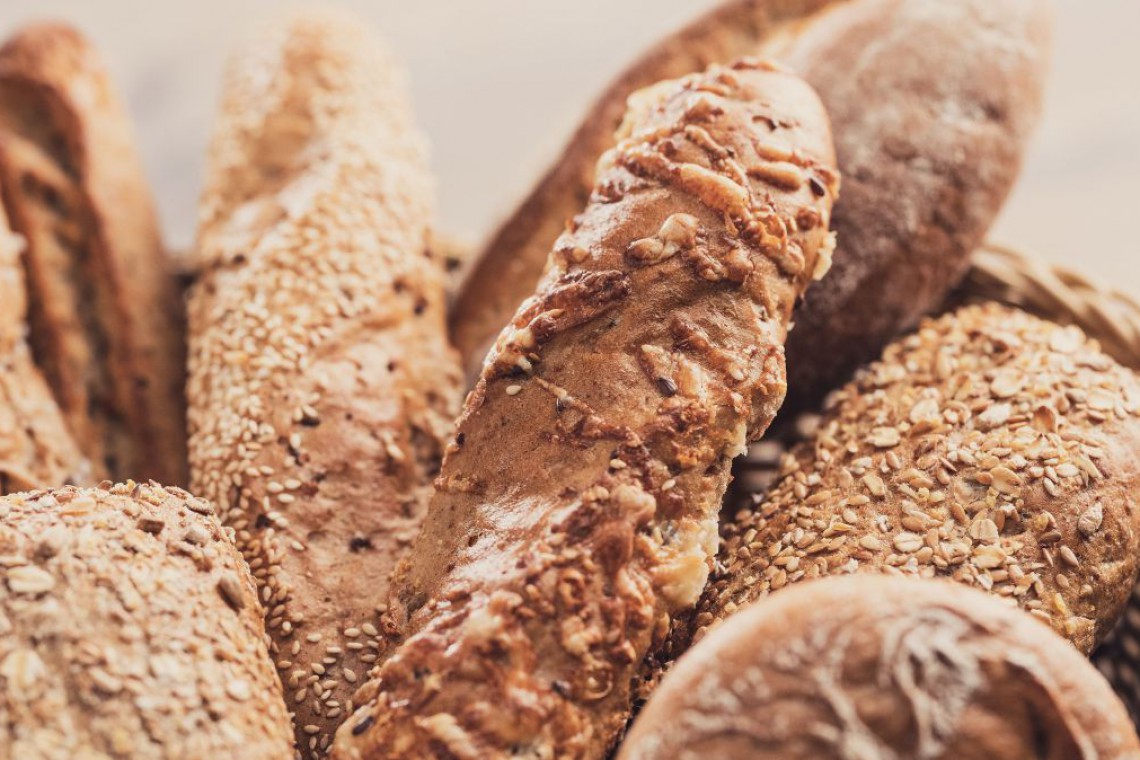 Brotkorb mit verschiedenen Weckerl