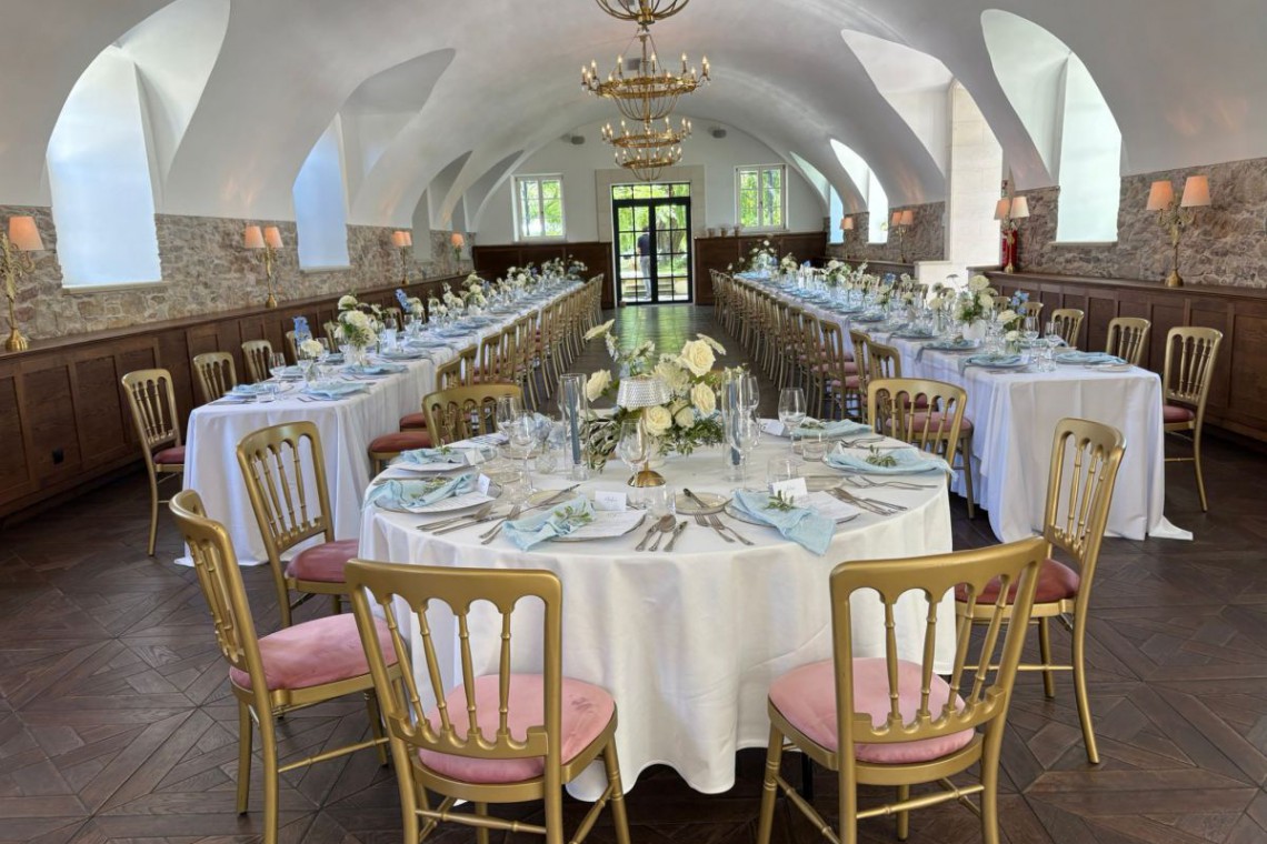 tafel-mit-rundem-brauttisch