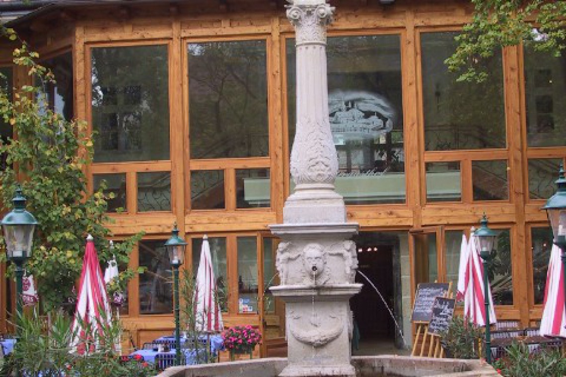 klostergasthof heiligenkreuz gastgarten