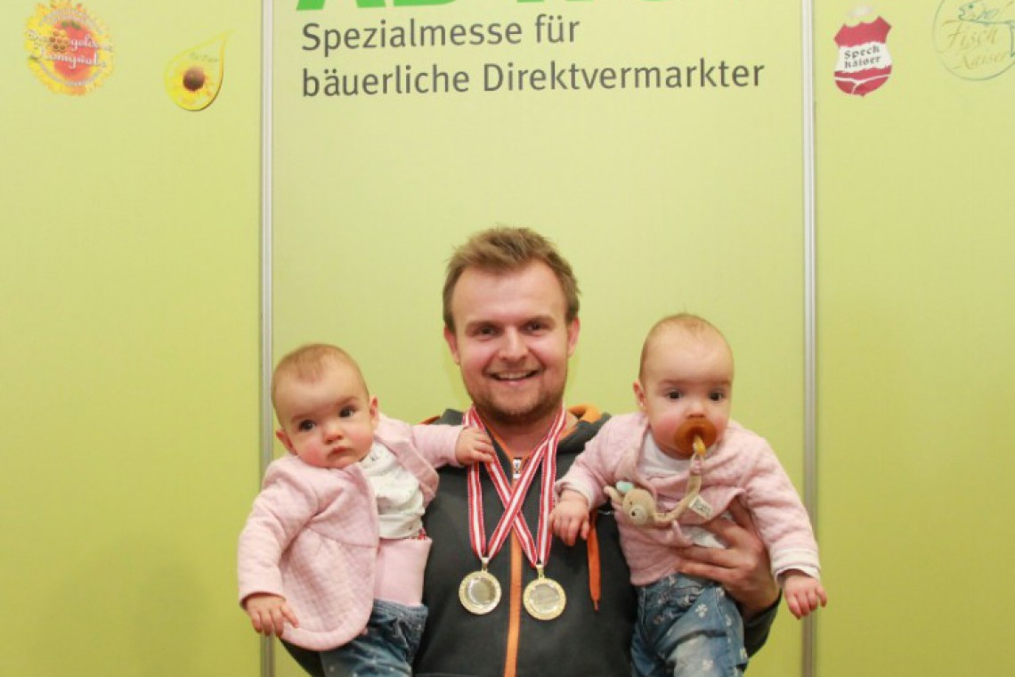 Imkerei Waismayer Ab Hof 2017 mit zwei Babies