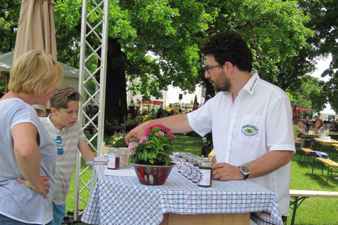 Verkaufsgespräch beim Natur im Garten Fest