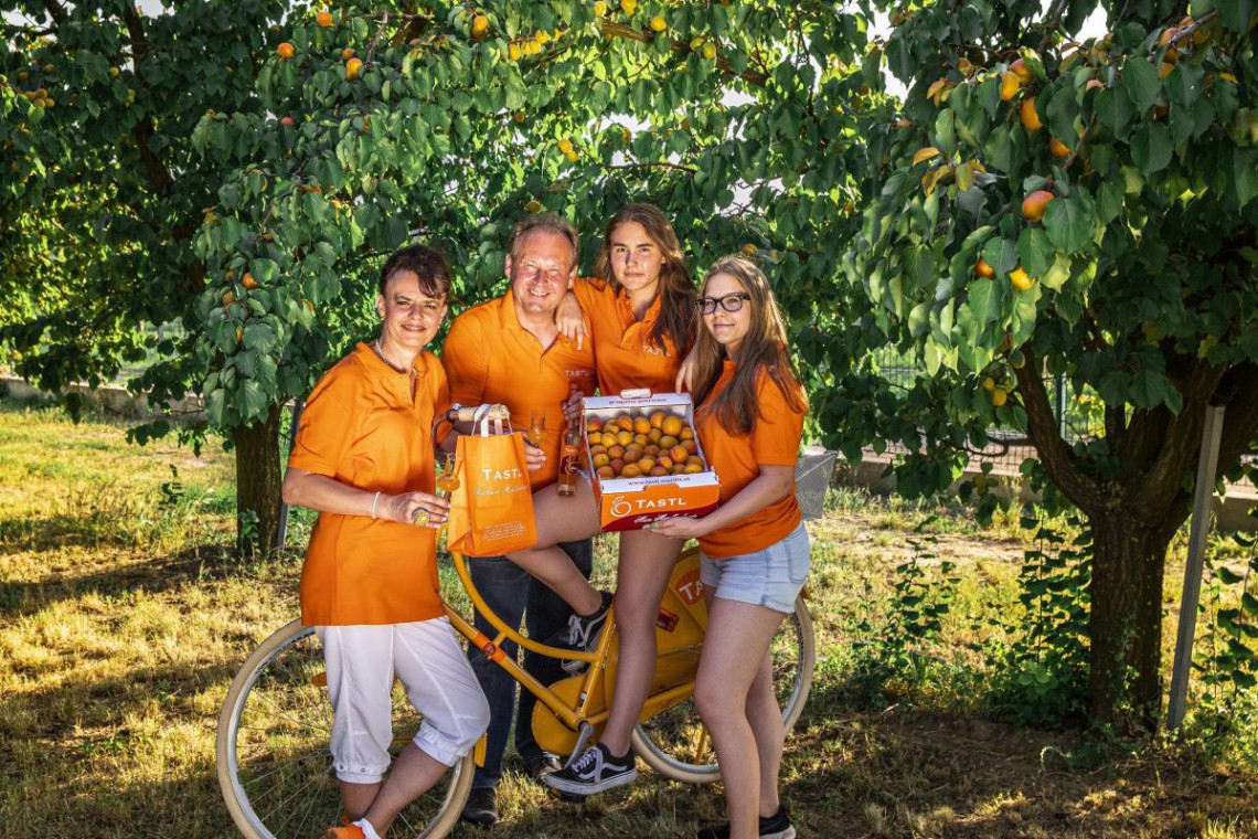 Familie Tastl im Garten