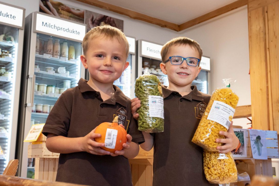 Mei Kühlhaus Kinder beim Einkauf