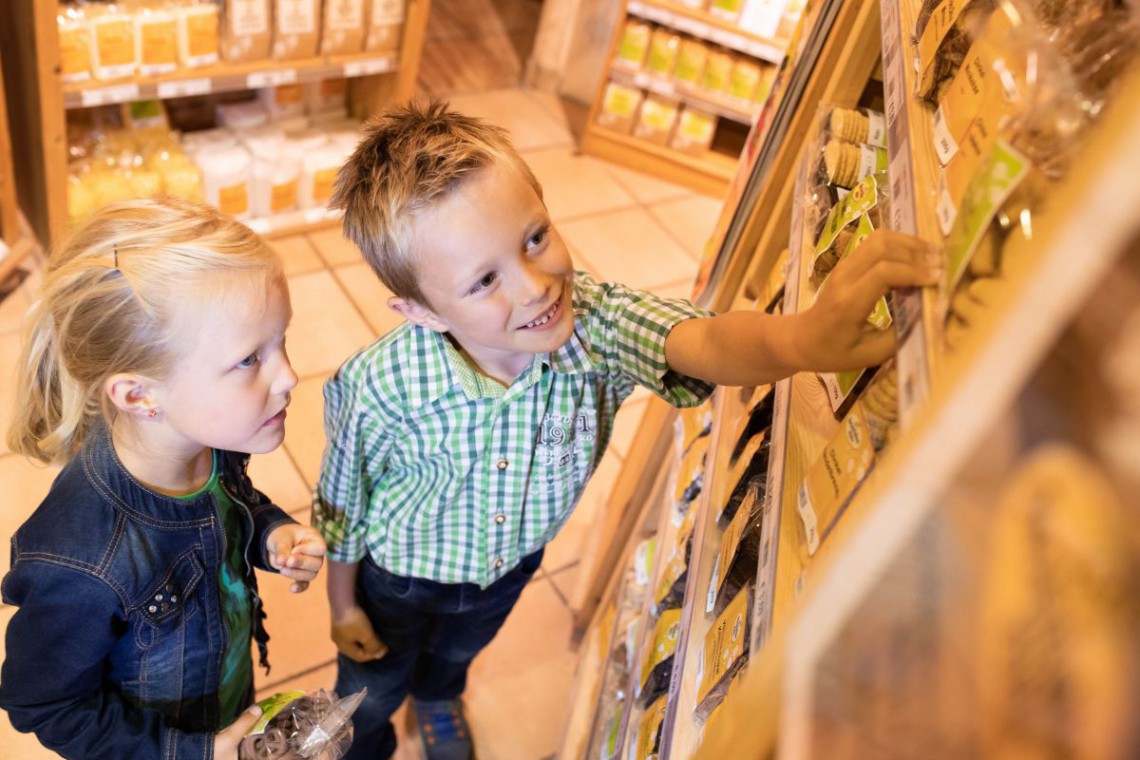 Rosenfellner Mühle Kinder im Mühlladen