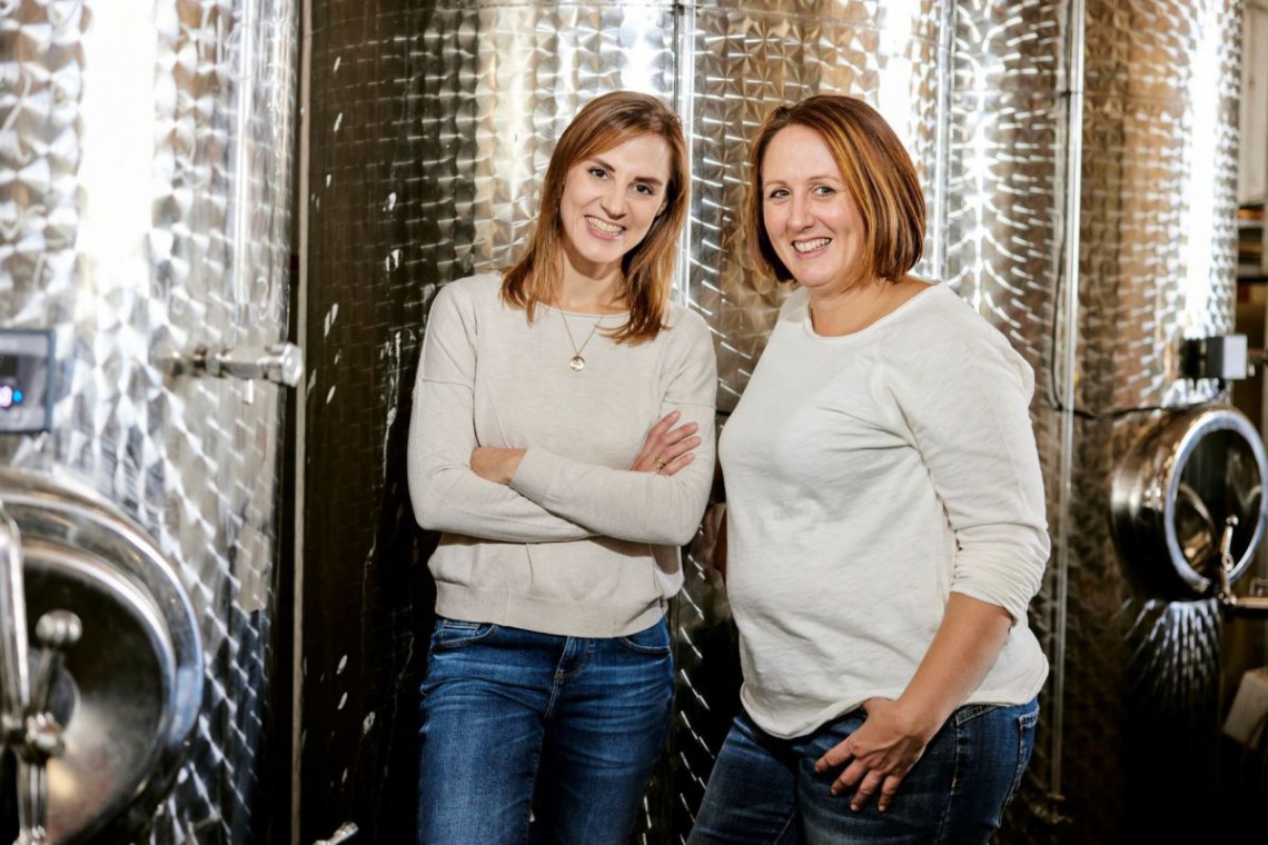 Weingut Schüller-Schwestern im Weinkeller