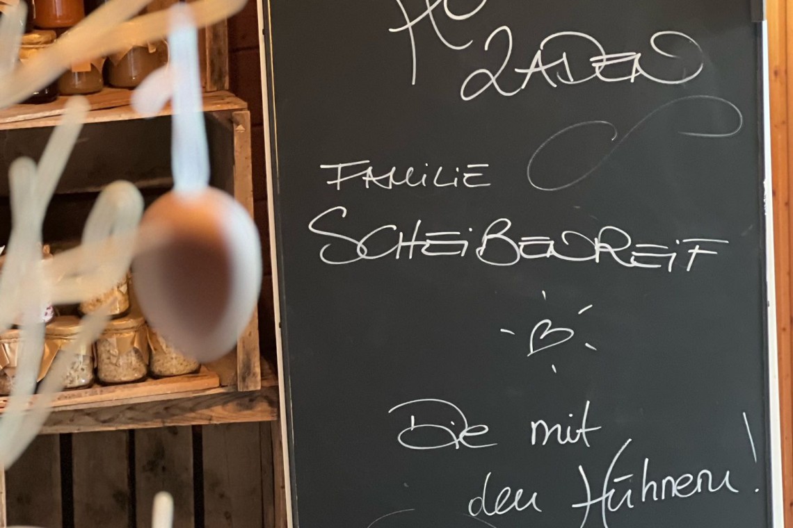 Gefl&uuml;gelhof Scheibenreif Kreidetafel