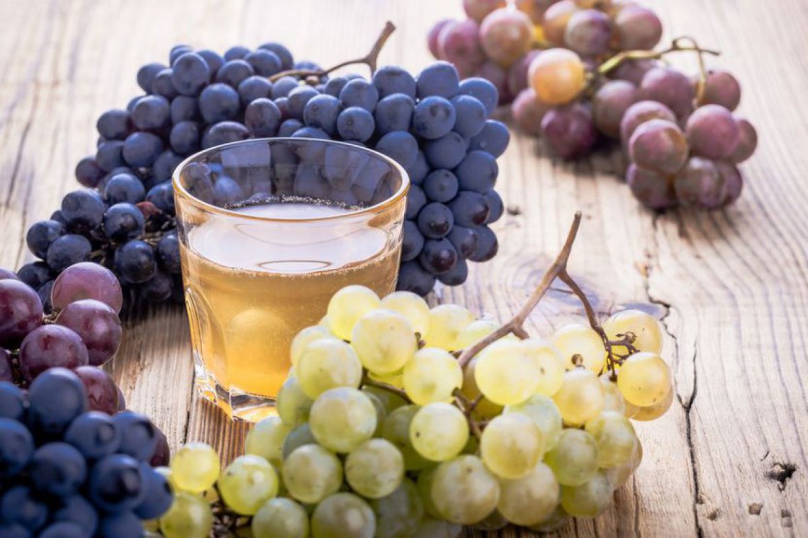 Weintrauben und Glas