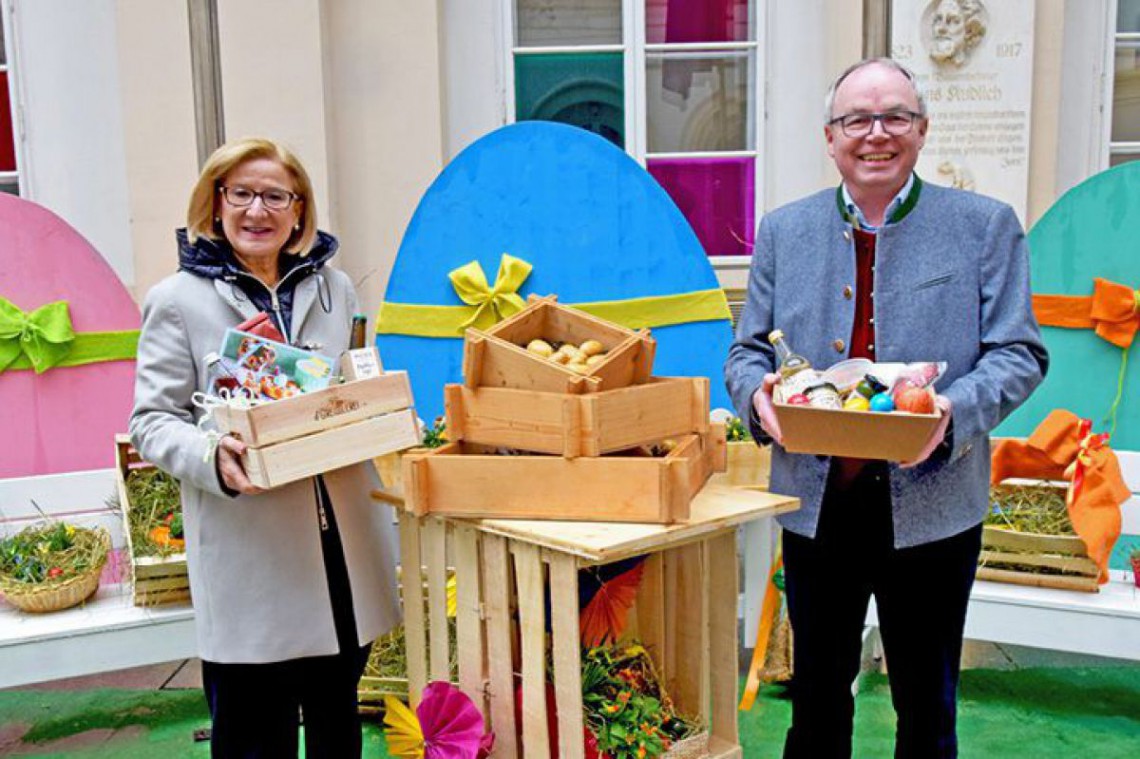LH Johanne Mikl-Leitner & LH-Stv. Stephan Pernkopf mit regionalen Osternestern im Palais NÖ