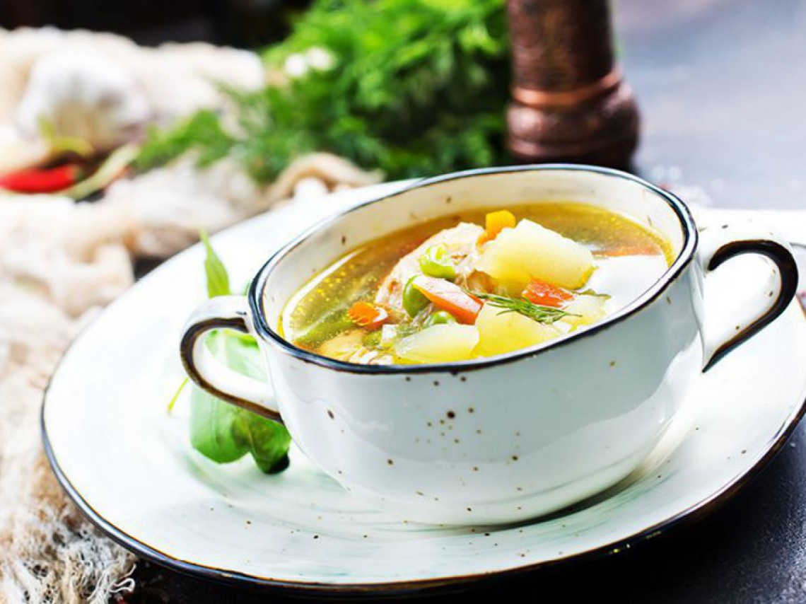 Gemüsesuppe mit Karotten, Erdäpfel & Fisolen