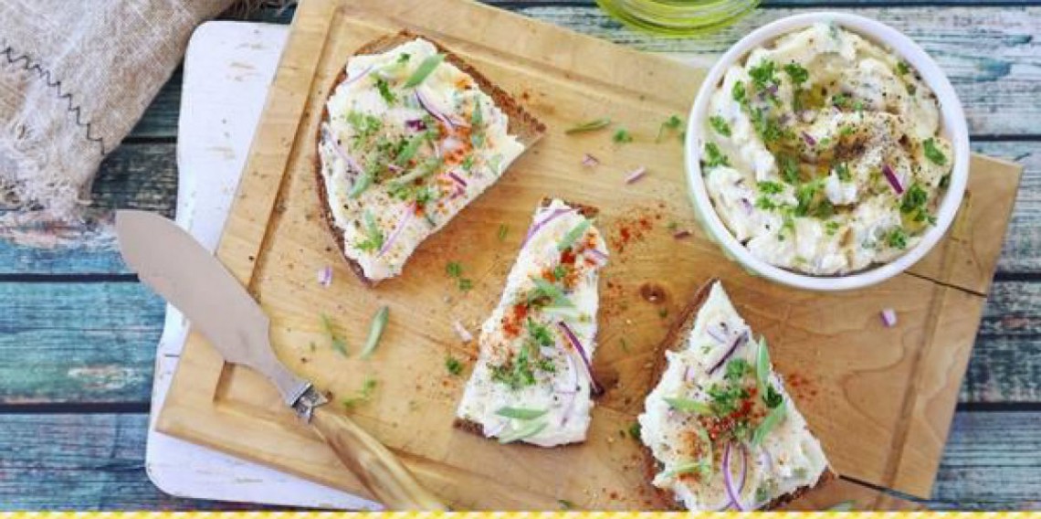 Erdäpfelaufstrich auf Bauernbrot