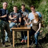 Bild anzeigen: Bio Weingut Hofer Familie Hofer im Weingarten