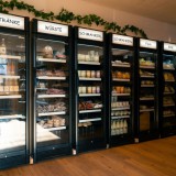 Bild anzeigen: BioSympatic-Rohrbach Genussladen- Kühlregale im Laden