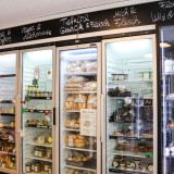 Bild anzeigen: Kühlregale im Laden