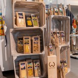 Bild anzeigen: Regal aus K&ouml;rben