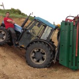 Bild anzeigen: Weingut Hofmann am Traktor