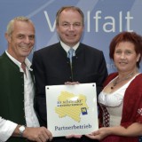 Bild anzeigen: 10 Jahre so schmeckt Nö Wurzers Erdbeere & Kürbishof mit LH Stv. Stephan Pernkopf