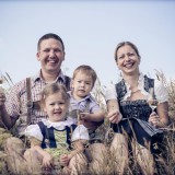 Bild anzeigen: Familie Heilinger im Feld