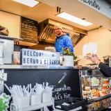 Bild anzeigen: Bernos Kitchen bei der Arbeit