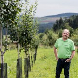 Bild anzeigen: Oswald Weidenauer im Obstgarten