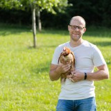 Bild anzeigen: Zimmermann Karl Junior mit Huhn