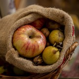 Bild anzeigen: Zur Steinernen Birne: Äpfel, Birnen, Walnüsse