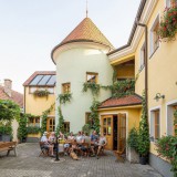 Bild anzeigen: Weingut Herzog Innenhof