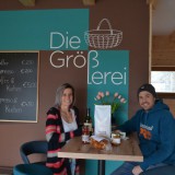Bild anzeigen: Grösslerei  Am Tisch