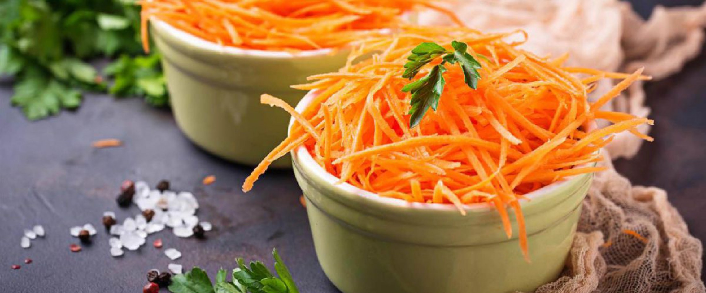 Karotten fein geschnitten zu einem Salat