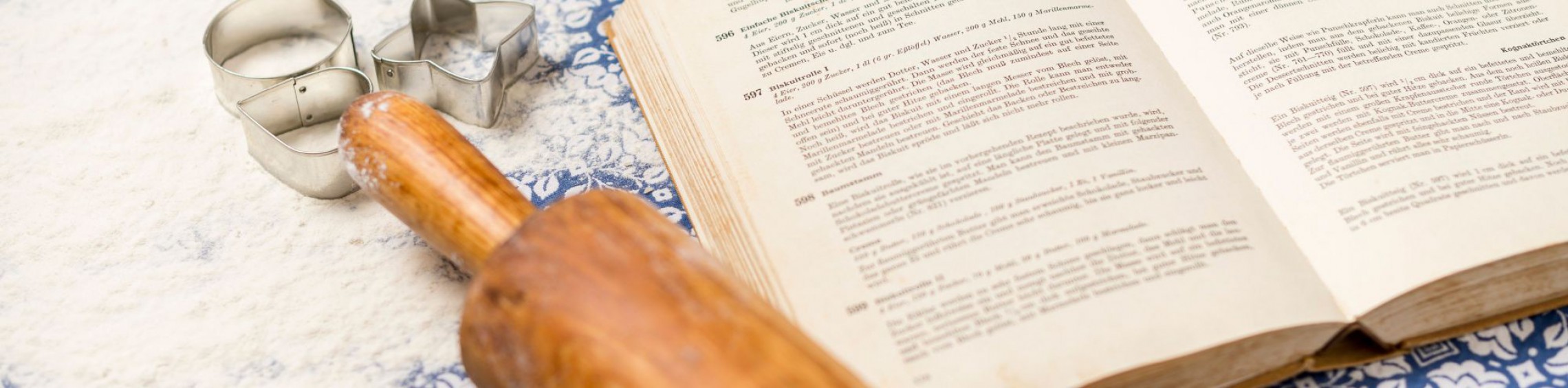 Rezeptbuch & Backutensilien