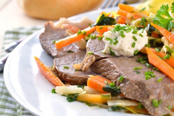 Geschmortes Weißes Scherzel in Wurzelrahm­sauce - So schmeckt ...