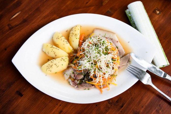 Geschmortes Weißes Scherzel in Wurzelrahm­sauce - So schmeckt ...