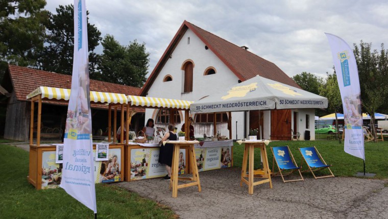 Bauernmarkt Haag Infostände von "So schmeckt NÖ"