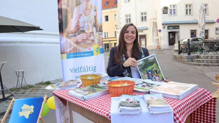 Bauernmarkt Krems Urlaub am Bauernhof Infostand