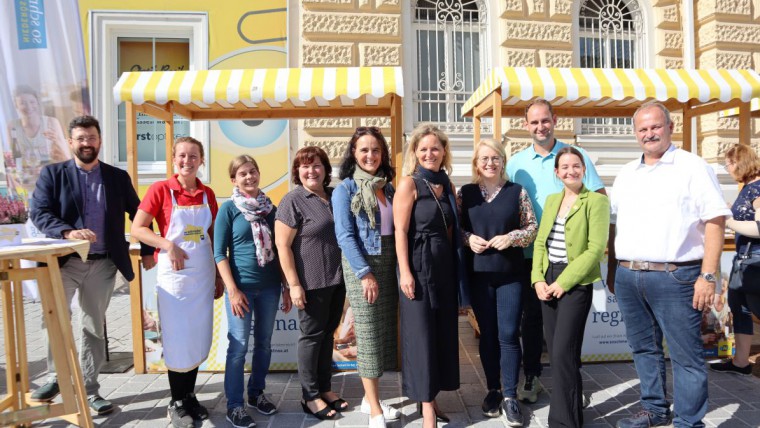 Ehrengäste am Bauernmarkt in St. Pölten