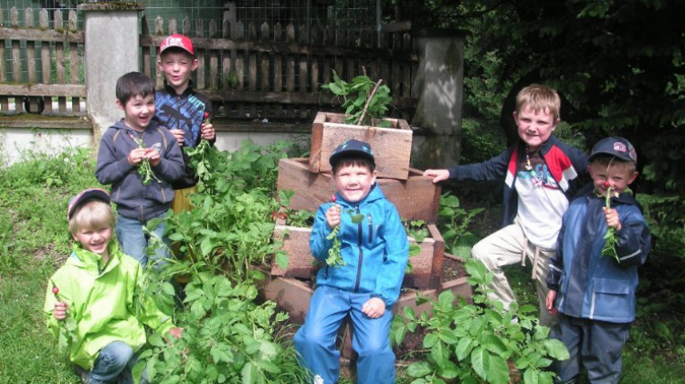 Kindergarten St. Georgen-Klaus mit Gemüsepyramide