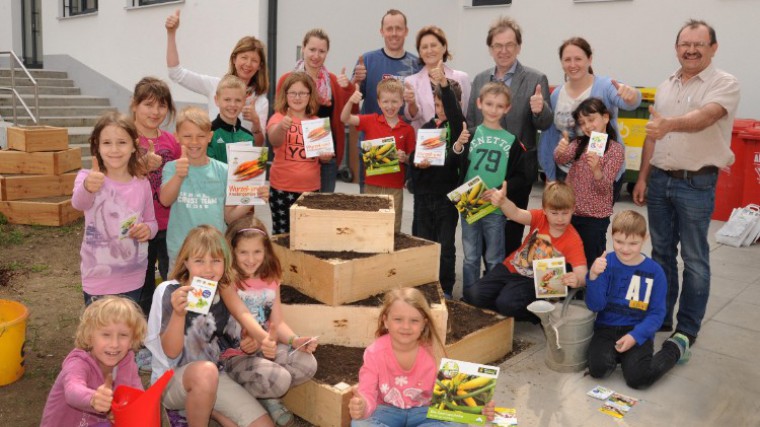 Volkschule Zellerndorf mit Gemüsepyramide