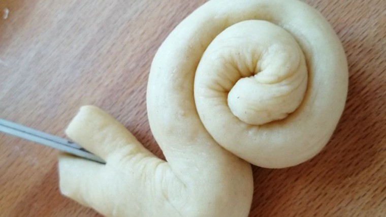 Germteig-Schnecken-Schnuffelnase bekommt Ohren 